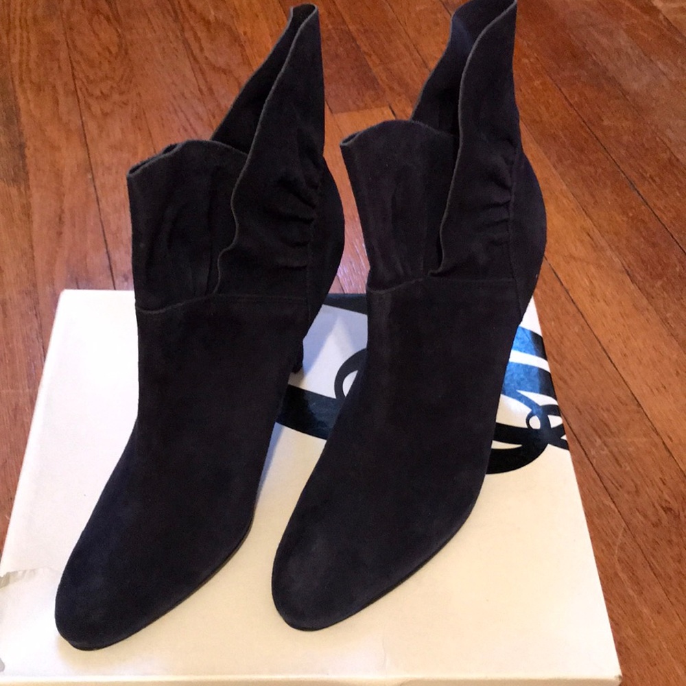 Nine West Navy heeled booties - Picture 2 of 4